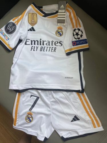 Real Madrid 2023/24 Home Kids Jersey And Shorts Kit photo review